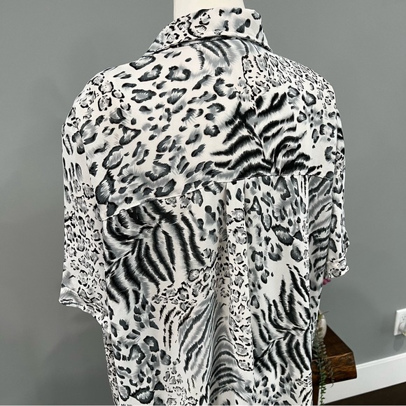 For Me Short Sleeve Blouse with Shoulder Pads - Picture 7 of 14